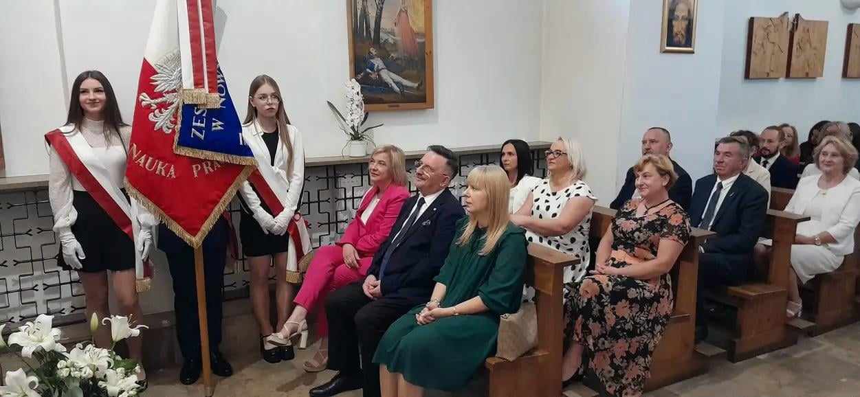 Zdjęcie Zakończenie roku 2024 - kościół (18)897fd9d3-6479-4147-ad25-98a4cccda132.jpg w galerii Uroczystość zakończenia roku szkolnego 2023/2024